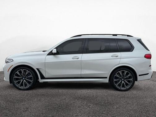 2021 BMW X7 M50i