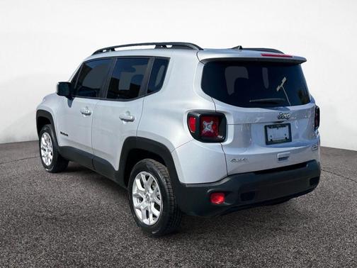 Glacier Metallic 2018 Jeep Renegade Latitude
