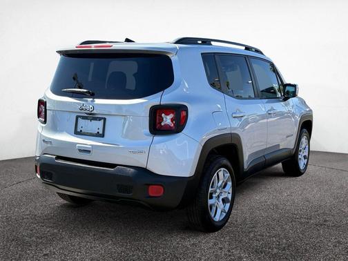 Glacier Metallic 2018 Jeep Renegade Latitude
