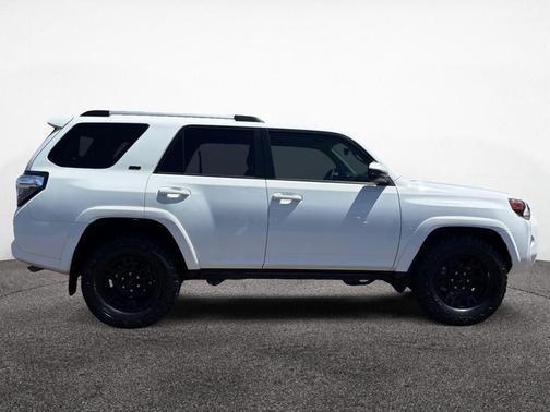 Ice 2023 Toyota 4Runner SR5
