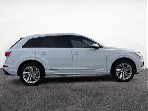 White 2021 Audi Q7 45 Premium