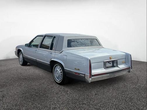 Silver 1992 Cadillac DeVille Base