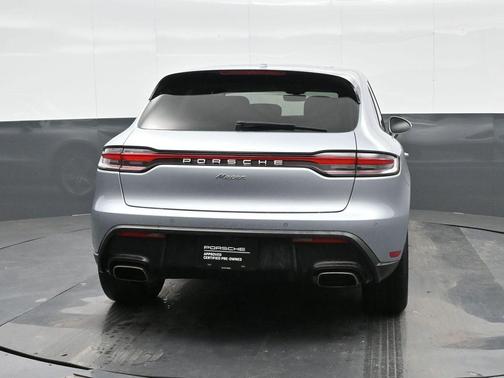 2022 Porsche Macan Base