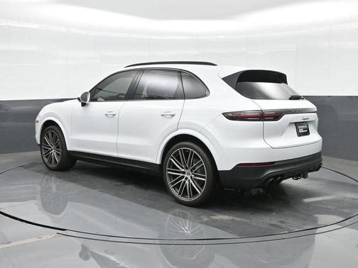 Carrara White Metallic 2023 Porsche Cayenne Platinum Edition