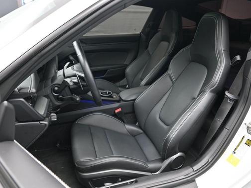 2022 Porsche 911 Carrera 4 GTS
