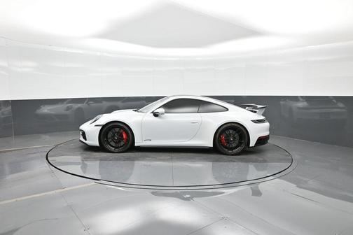 2022 Porsche 911 Carrera 4 GTS