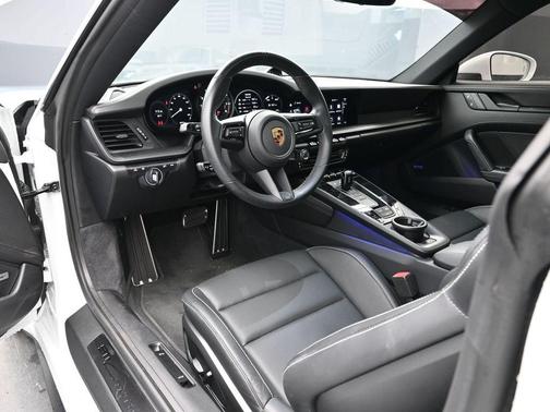 2022 Porsche 911 Carrera 4 GTS