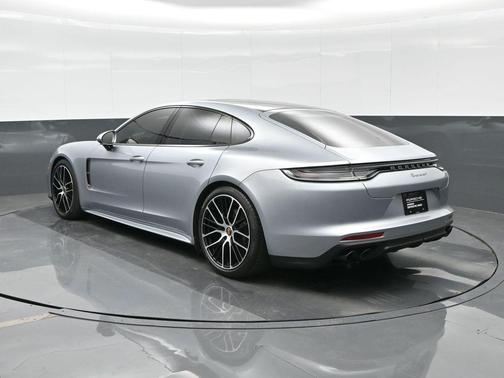 2023 Porsche Panamera 4 Platinum Edition