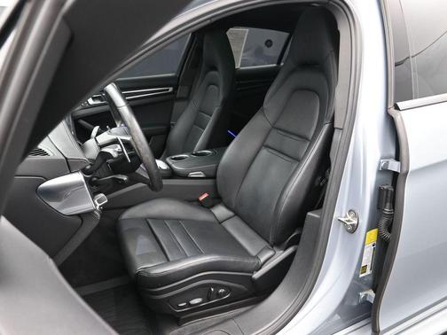 2023 Porsche Panamera 4 Platinum Edition