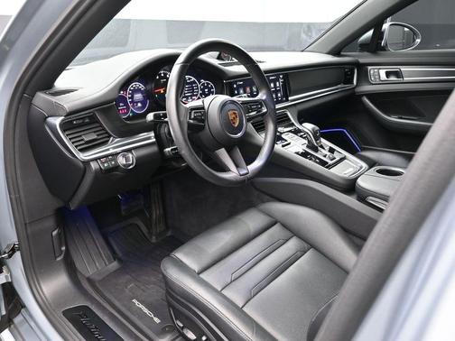2023 Porsche Panamera 4 Platinum Edition