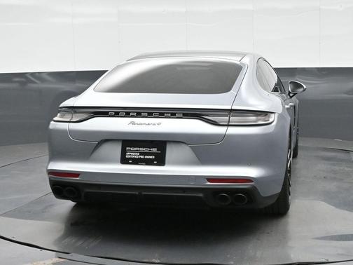2023 Porsche Panamera 4 Platinum Edition