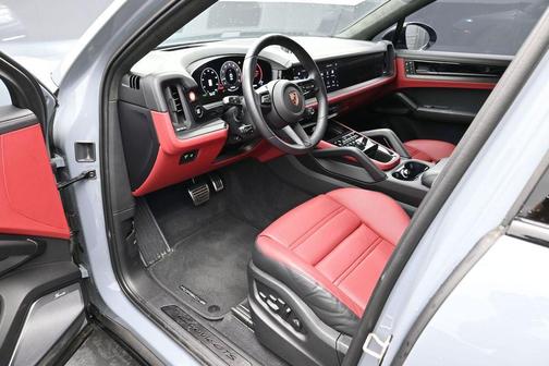 Arctic Grey 2025 Porsche Cayenne GTS