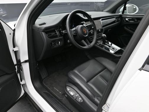2025 Porsche Macan T