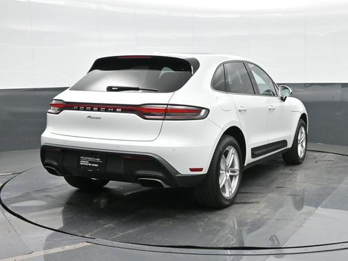 2025 Porsche Macan Base