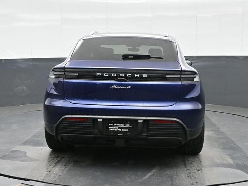 2025 Porsche Macan 4