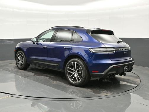 Gentian Blue Metallic 2026 Porsche Macan Base