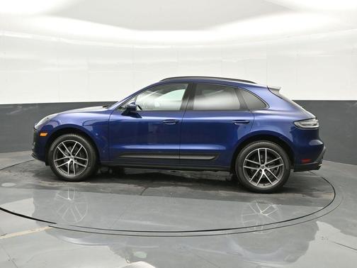 Gentian Blue Metallic 2026 Porsche Macan Base
