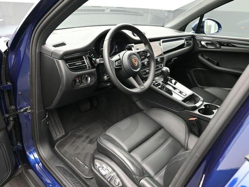 Gentian Blue Metallic 2026 Porsche Macan Base