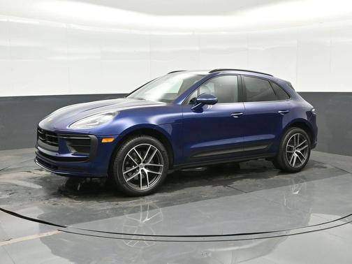 Gentian Blue Metallic 2026 Porsche Macan Base