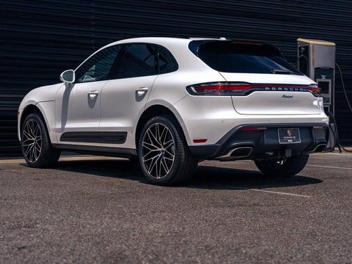 2025 Porsche Macan Base
