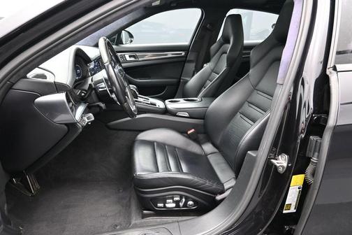 Jet Black Metallic 2019 Porsche Panamera GTS