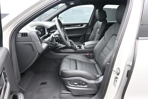 Chalk 2026 Porsche Cayenne Base