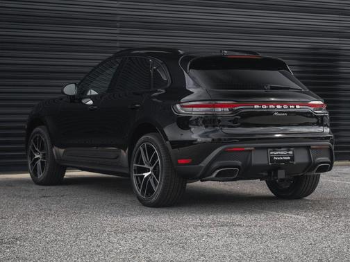 2025 Porsche Macan Base