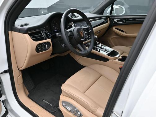 2025 Porsche Macan T