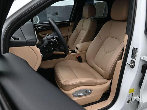 2025 Porsche Macan T