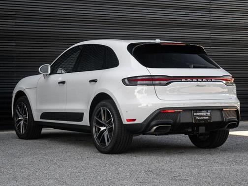2025 Porsche Macan Base
