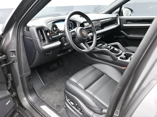 Quartzite Grey Metallic 2025 Porsche Cayenne AWD