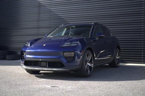 2025 Porsche Macan 4S