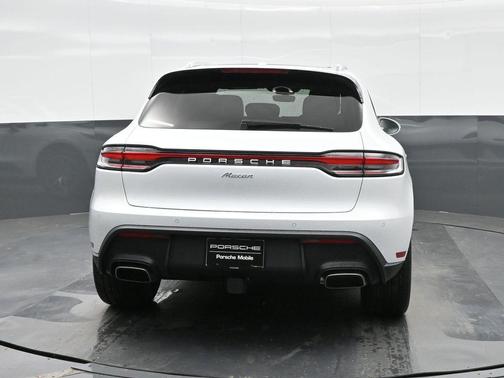 2026 Porsche Macan Base