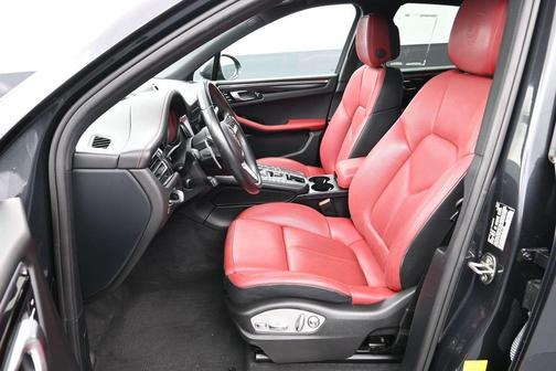 Volcano Grey Metallic 2019 Porsche Macan S