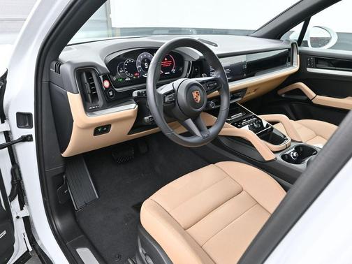 2025 Porsche Cayenne Base