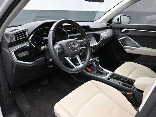 2024 Audi Q3 45 S line Premium