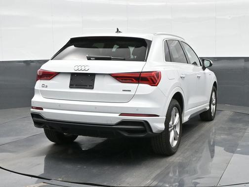 2024 Audi Q3 45 S line Premium
