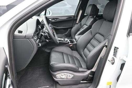 Carrara White Metallic 2026 Porsche Macan S