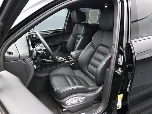 2024 Porsche Macan S