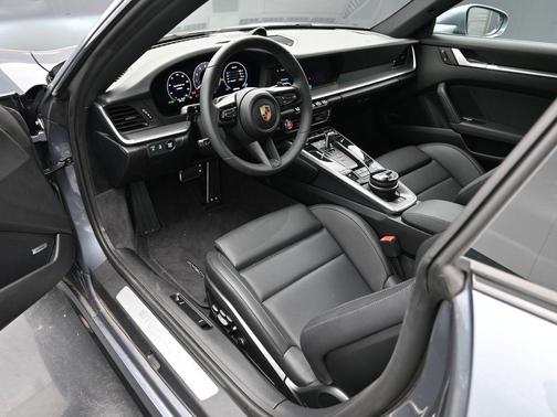 2025 Porsche 911 Carrera