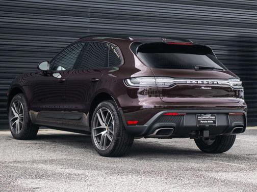 2025 Porsche Macan Base