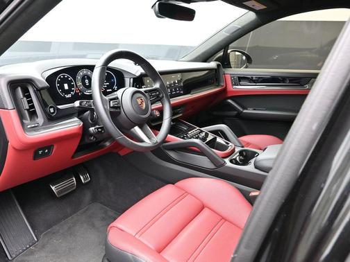 2025 Porsche Cayenne Turbo GT