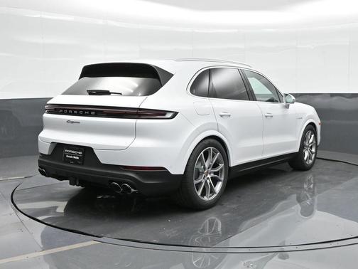 2025 Porsche Cayenne AWD