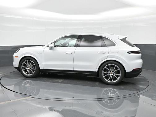 2025 Porsche Cayenne AWD