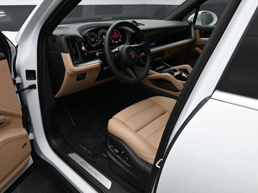 2025 Porsche Cayenne AWD