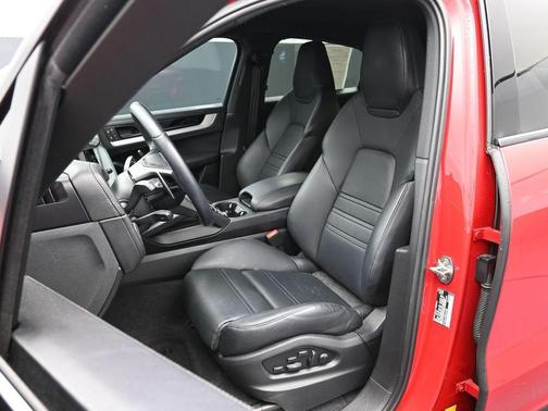 2024 Porsche Cayenne AWD