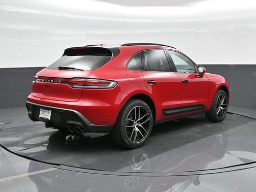2025 Porsche Macan Base