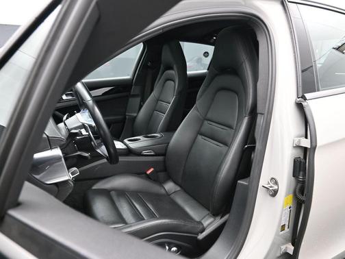 2018 Porsche Panamera 4