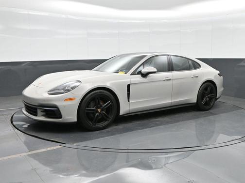 2018 Porsche Panamera 4