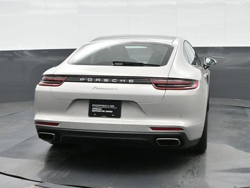 2018 Porsche Panamera 4